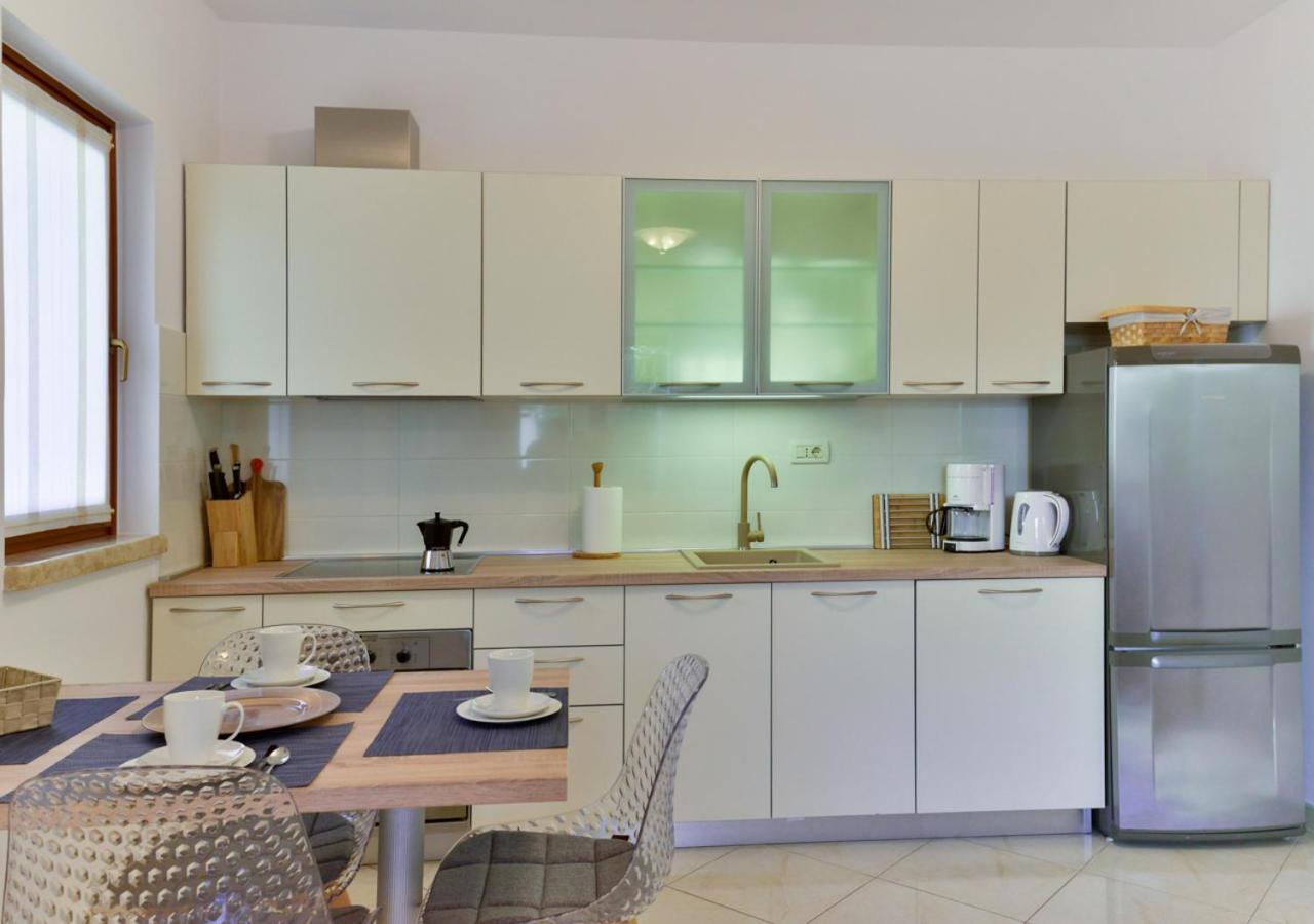 Apartments Leona Umag Ngoại thất bức ảnh