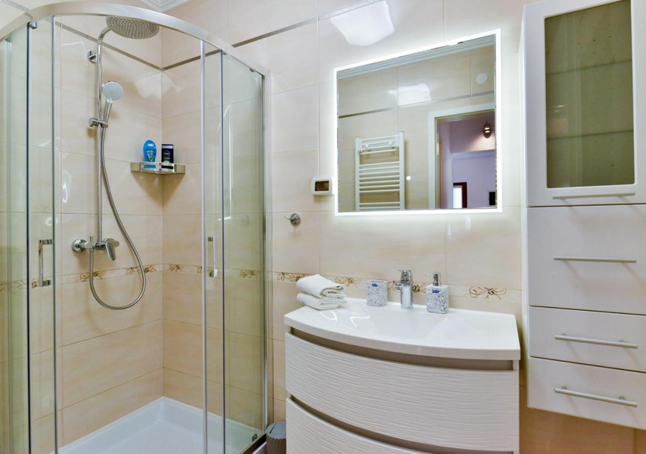 Apartments Leona Umag Ngoại thất bức ảnh